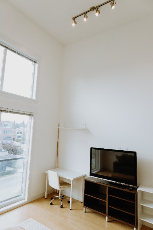 Studio Top Floor Apartment Corner of Marshall and McCallum Long Term Rentals Abbotsford