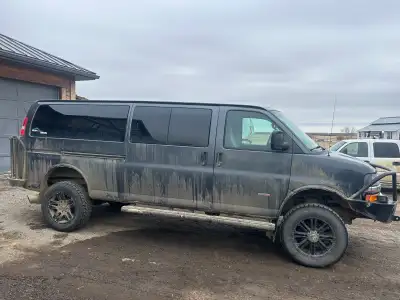 15 passenger duramax with Allison transmission and 4x4 conversion