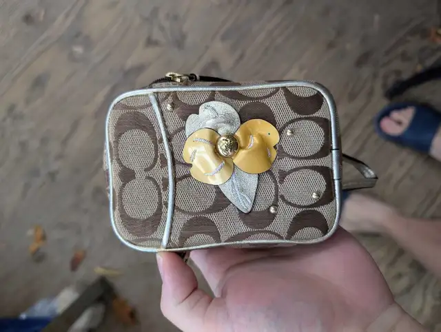 Vintage Coach mini bag in Women's - Bags & Wallets in City of Toronto - Image 2