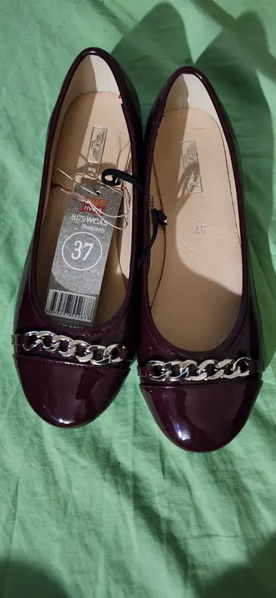 Brand NEW Women's flats Size 7 Burgundy color, View more