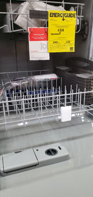 Frigidaire 24" Built-in Dishwasher - White in Dishwashers in Bedford - Image 4