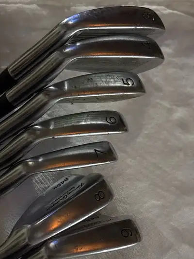 Men’s RH Tommy Armour set. 3-9 irons Grips in great shape Loads of game left in these irons Reasonab...