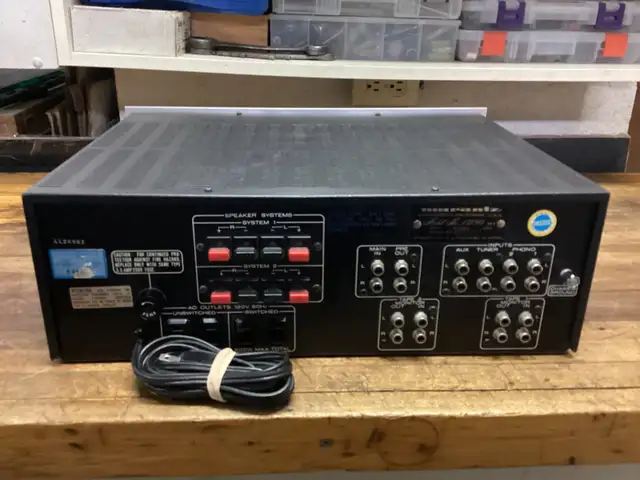 LATE 1970’S VINTAGE MARANTZ 1090 STEREO AMPLIFIER in Stereo Systems & Home Theatre in Barrie - Image 8