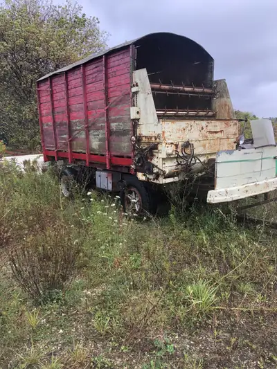 Runs and drives no brakes chev inline drivetrain with pto hydraulic pump to run box will separate ch...