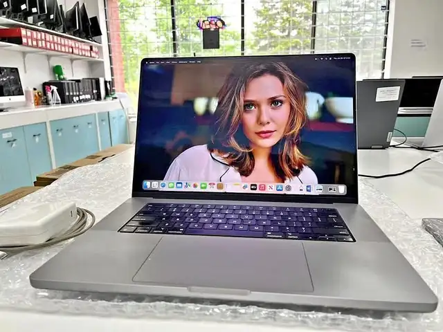 MacBook Pro A2485  | 16”  | M1 Pro | 16GB RAM | 512 ssd 2021 in Laptops in Mississauga / Peel Region - Image 2