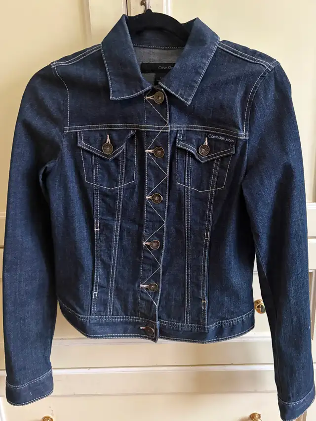 Calvin Klein Trucker Denim Jacket Size Small New Never Worn in Women's - Tops & Outerwear in City of Toronto - Image 3