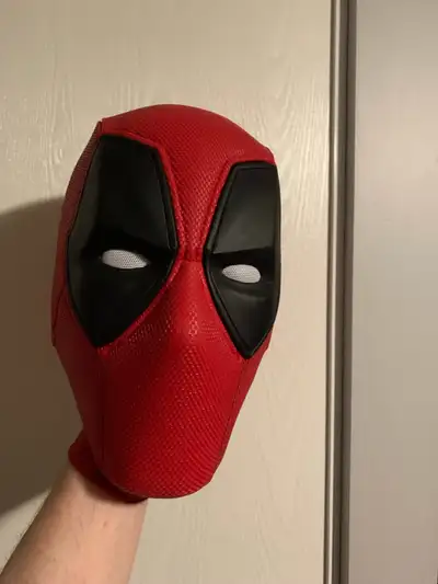 Deadpool mask ( very High end ) $200 Mask is made by Workshop Geek Stuff Screen accurate material as...