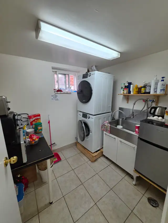 **FULLY FURNISHED ROOM FOR RENT – Wilson & Bathurst** in Room Rentals & Roommates in City of Toronto - Image 4