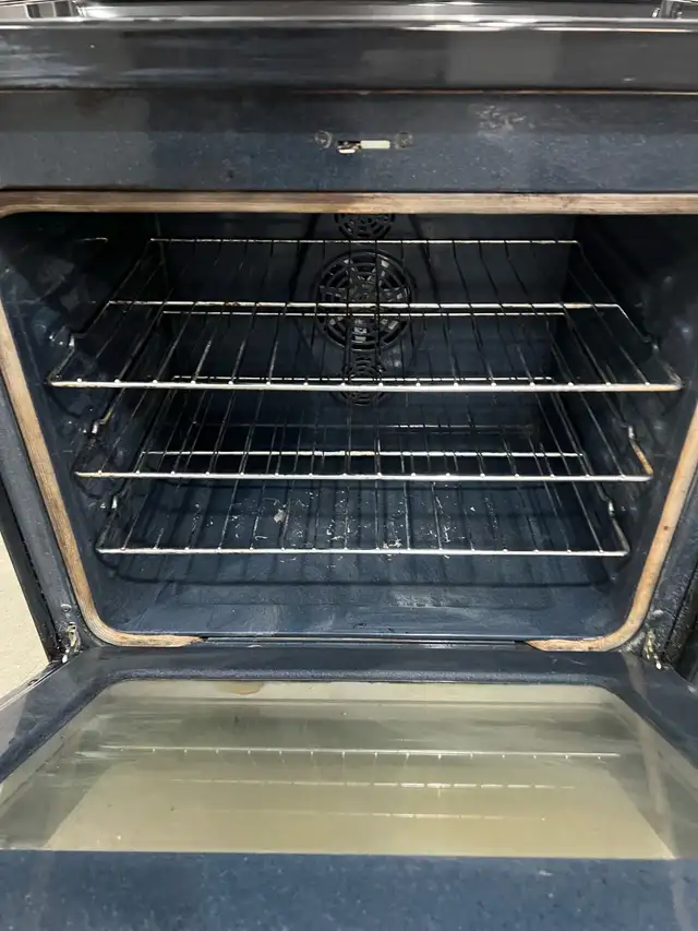 Samsung 30 w convection oven range stove  in Stoves, Ovens & Ranges in Mississauga / Peel Region - Image 4
