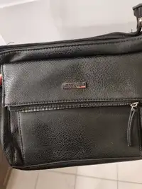 Roots cross body bag (one zipper handle is missing )