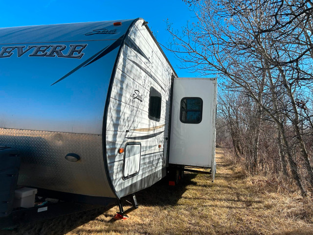 2014 Shasta Revere travel trailer SHT27BH in Travel Trailers & Campers in Red Deer - Image 2