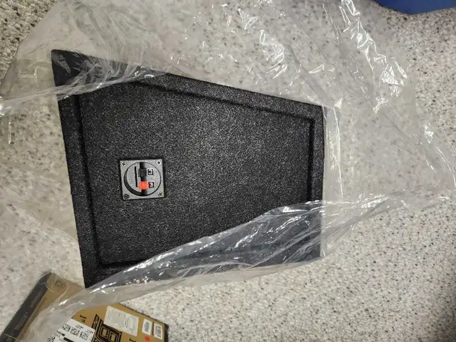 Bbox 10 inch subwoofer box sealed new in Speakers in Markham / York Region - Image 4