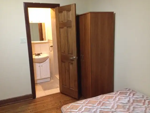 MASTER BEDROOM & PRIVATE WASHROOM NORTH YORK STEELES / BATHURST