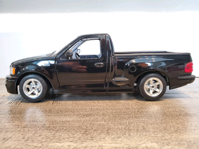 Burago Burago Ford SVT F150 Lightning Black No Box