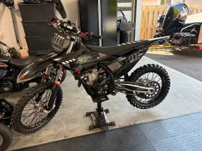 As new 2025 KTM 350 SXF with quick shift with over $2000 spent on accessories bike is perfect stock...