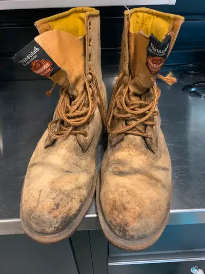 Men’s Dakota Steel Toe Work Boots Thinsulate Thermal Insulation Size 10.5. CSA Green Triangle protec...