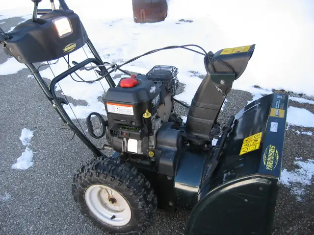 Yardworks  Snowblower  For  Sale in Snowblowers in Kitchener / Waterloo - Image 3