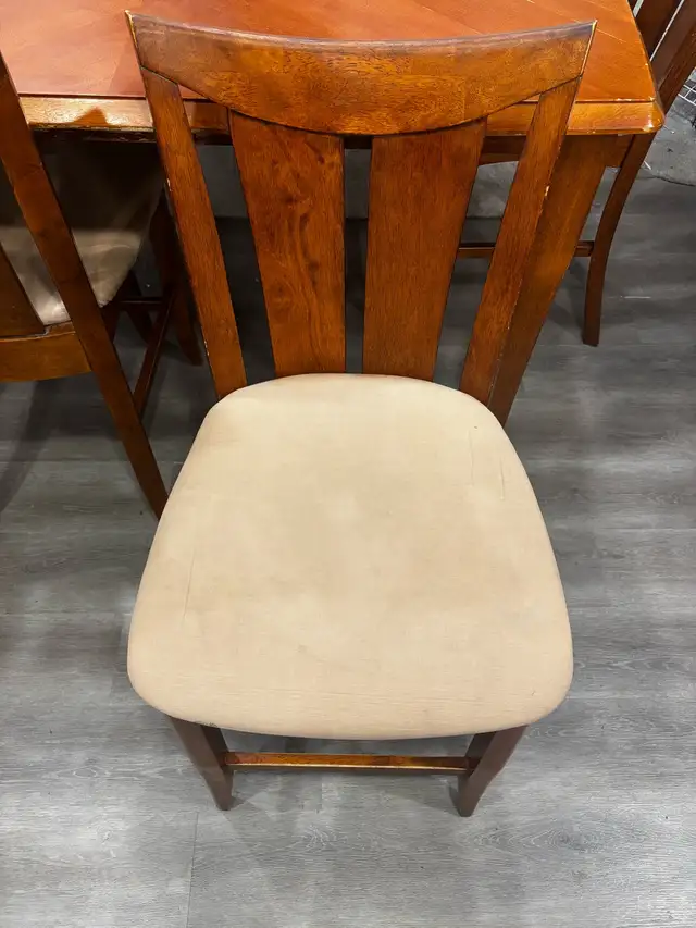 Wooden dining table with 6 chairs in Dining Tables & Sets in Mississauga / Peel Region - Image 4