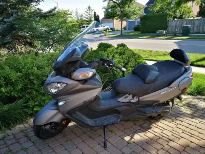 2018 Suzuki Burgman 650 Executive - The top-of-the-line luxury maxi-scooter. Fully automatic (CVT),...