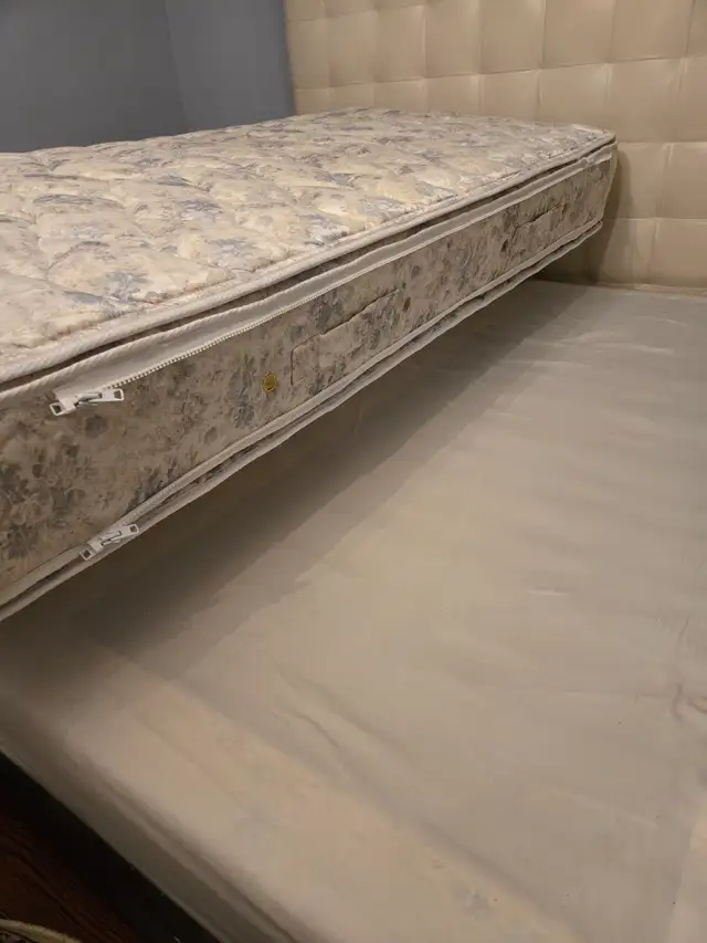 West Elm Leather KING Headboard and Dark Brown Wood Bed Frame in Beds & Mattresses in City of Toronto - Image 7