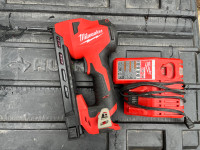 Milwaukee Tool M12 12-Volt Lithium-Ion Cordless Cable Stapler Na