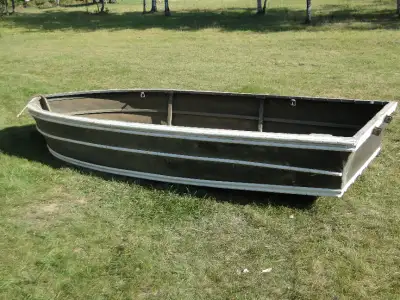 Mark II Assault Boat. Folding sides. WW11 Canadian Military Si tu vois l’annonce, c’est toujours dis...