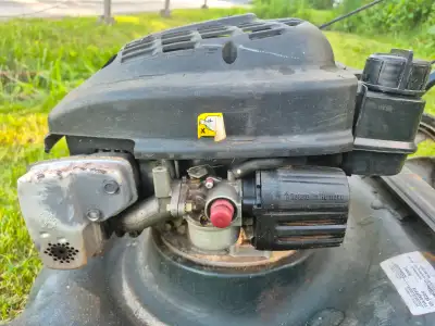 Tondeuse YardWorks 6.5 HP (195cc) usagée à vendre., View more