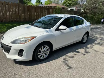 2013 Mazda 3 ** Safety certified**