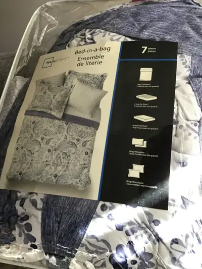 Like new 7 piece bed in a bag King size, View more
