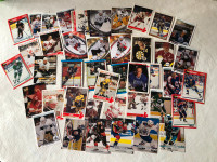 42 Vintage hockey cards in excellent condition