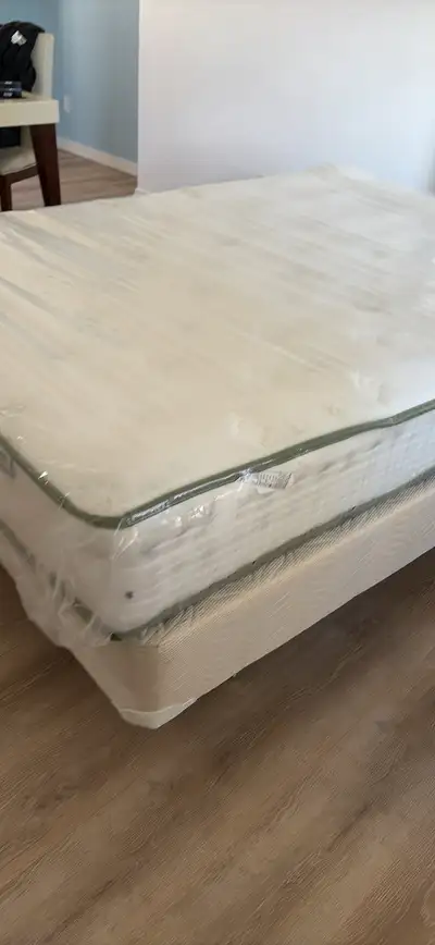 bed mattress and box Queen size, View more