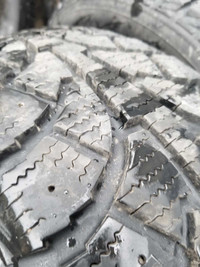 Like new 185 70 14 winter snow tires 