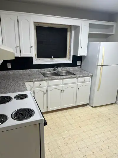 Renting to 1 person…Heat,lights,washer, dryer, wifi,parking for 1,private deck,dd of 1 month rent an...