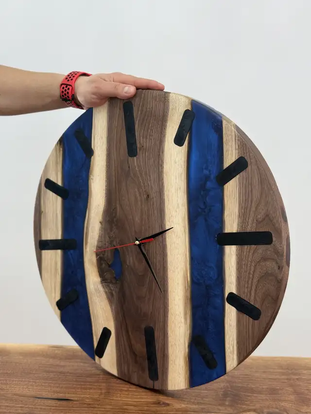 handmade wall clock with resin  in Home Décor & Accents in Markham / York Region - Image 6