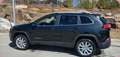 Jeep Cherokee Limited V6 - 3.2L année 2015 très bonne condition