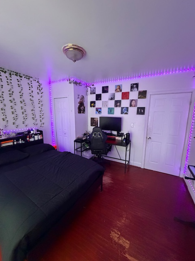 Sublet main floor room under 5 minutes McMaster University. Under 5 minutes walk from McMaster Unive...