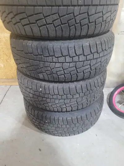 Set of 4 Cooper Discoverer Truth North winter tires on 5x114.3 Rims. 225/65R16 great shape 2020 year...