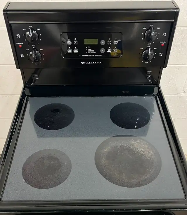 SALE! Apartment Size Stove “FRIGIDAIRE” 24 inch  in Stoves, Ovens & Ranges in City of Toronto - Image 4