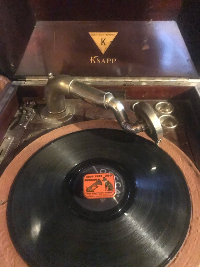 Gramophone knapp  in Arts & Collectibles in Timmins - Image 2