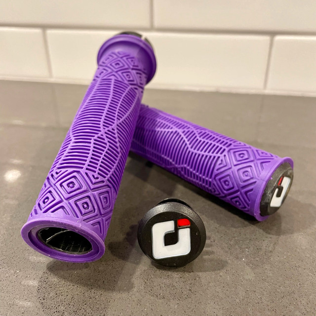 Lock-On Bike Grip Purple in Frames & Parts in Mississauga / Peel Region - Image 3