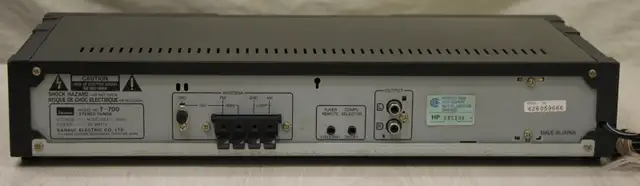 Vintage Sansui T-700 Quartz PLL Synthesizer Tuner in Stereo Systems & Home Theatre in St. Catharines - Image 3