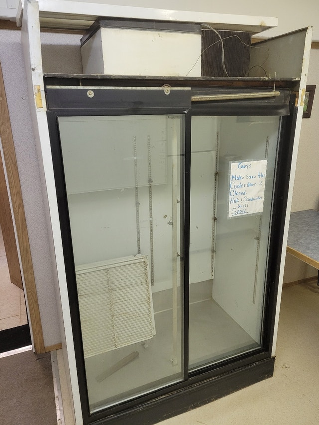 Upright sliding door refrigerator Refrigerators Saskatoon Kijiji