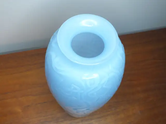 THORN GLASS VASE  KEPKIEWICZ AND WOOD in Arts & Collectibles in Barrie - Image 4