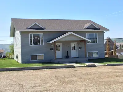 Locally owned and operated, very clean and well maintained 3 bed duplex in Dawson Creek. This unit i...