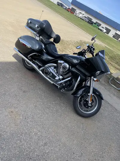 ABS brakes Low windshield (factor windshield comes with) Low kilometres (5826kms) Still using it so...