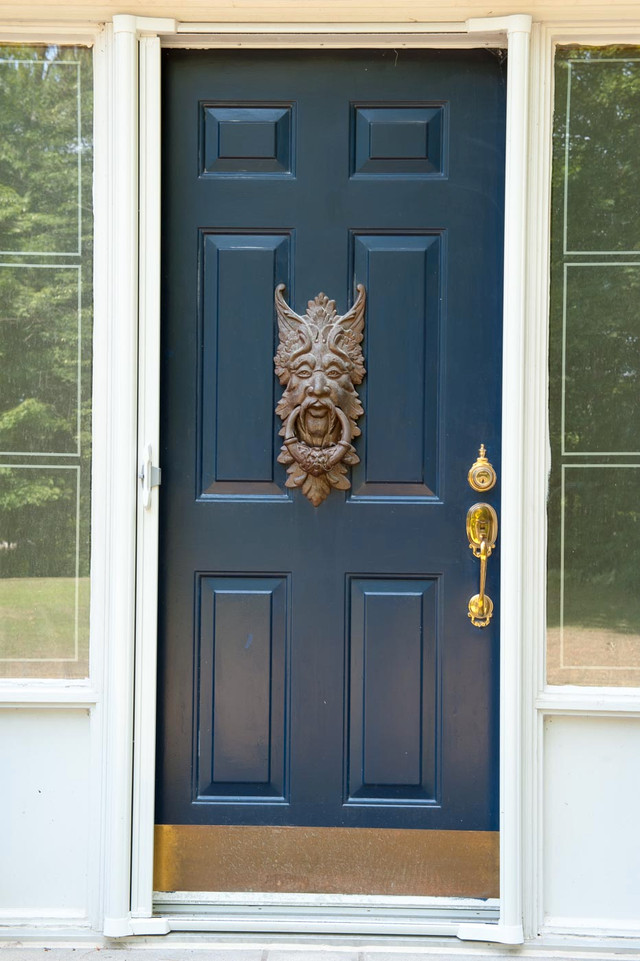 MAN DOOR KNOCKER 20 INCHES CAST IRON ENTRY WAY HOME OFFICE DECOR in Arts & Collectibles in Barrie - Image 2
