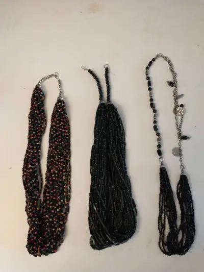 Assorted costume jewelry necklaces in very good condition. Asking $4 each. Please check my other ads...