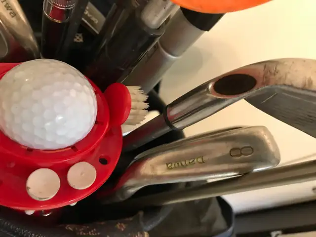 Golf Caddy bag with 13 golf clubs in Golf in Richmond - Image 9