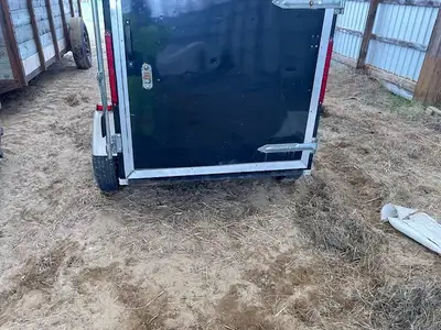 4x8 Peach Cargo Trailer -2016 in excellent condition! Remorque 4x8 , essieux 1275 lb, la porte arriè...