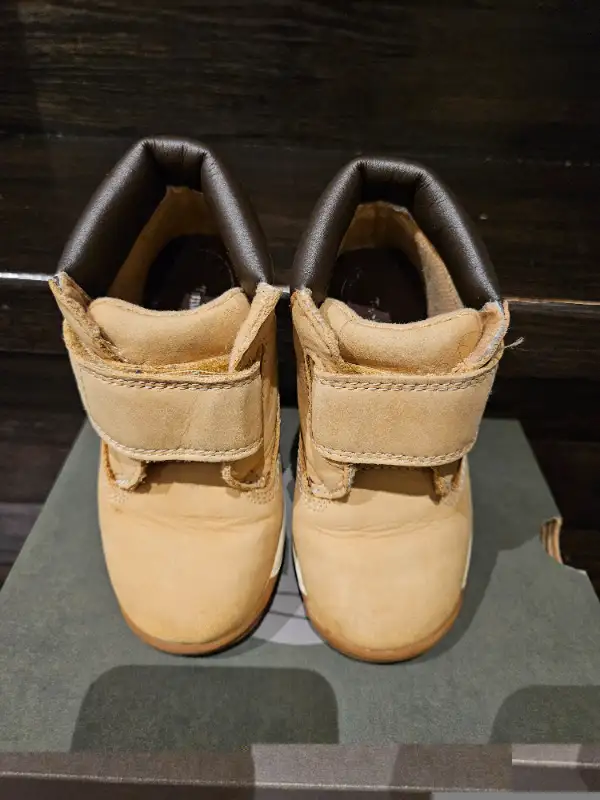 Kids Timberland Shoes / Boots size 8 in Kids & Youth in Markham / York Region - Image 3